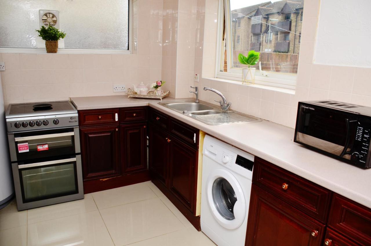 33Sm Dreams Unlimited Serviced Accommodation- Staines - Heathrow Stanwell Exterior foto