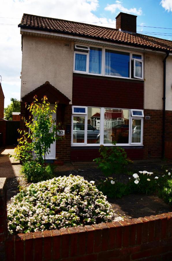 33Sm Dreams Unlimited Serviced Accommodation- Staines - Heathrow Stanwell Exterior foto