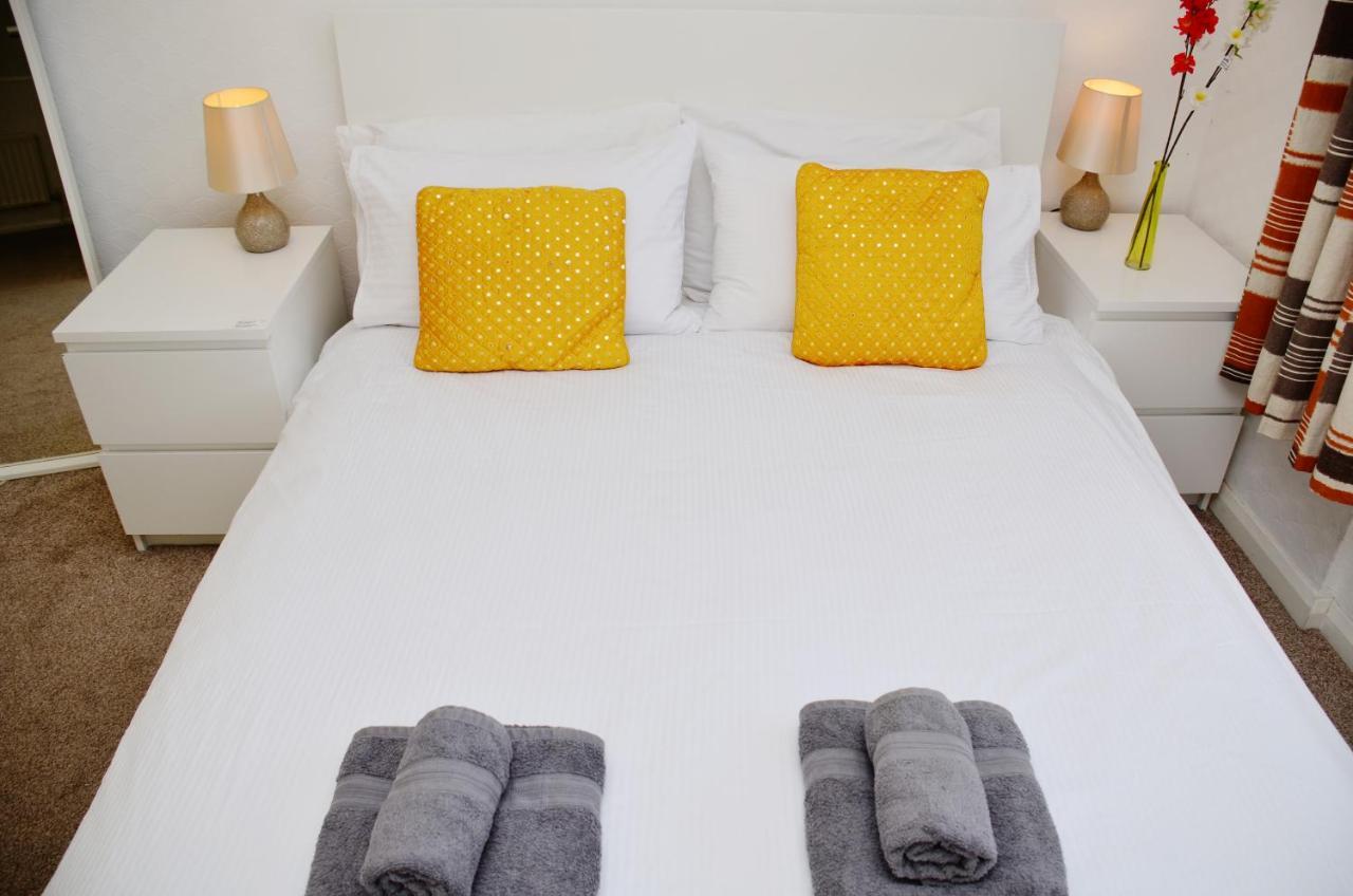 33Sm Dreams Unlimited Serviced Accommodation- Staines - Heathrow Stanwell Exterior foto