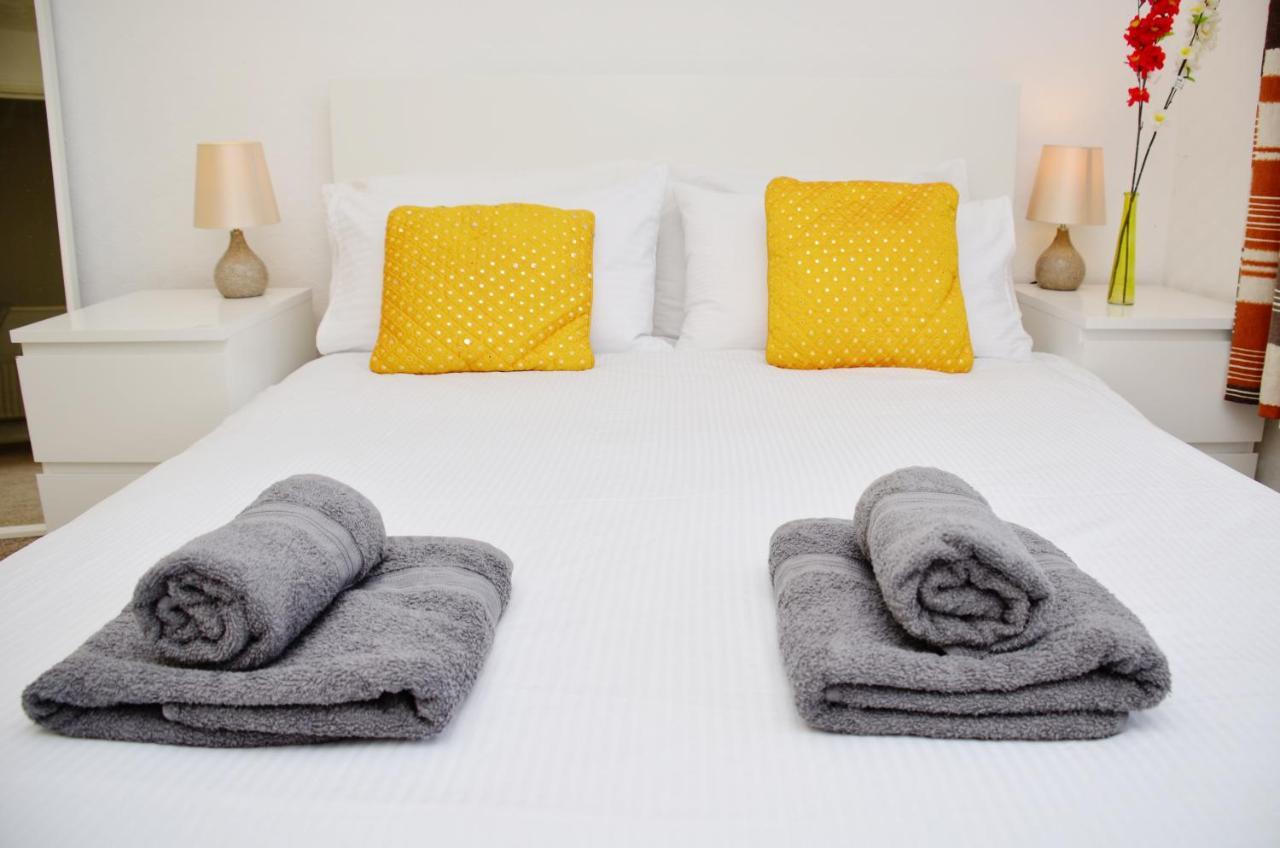 33Sm Dreams Unlimited Serviced Accommodation- Staines - Heathrow Stanwell Exterior foto