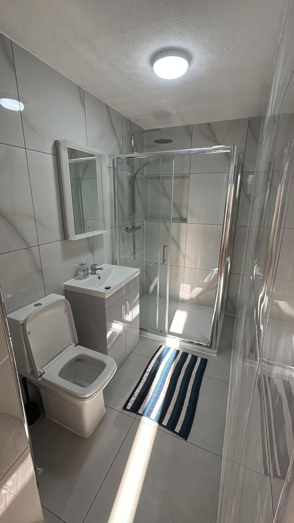 33Sm Dreams Unlimited Serviced Accommodation- Staines - Heathrow Stanwell Exterior foto